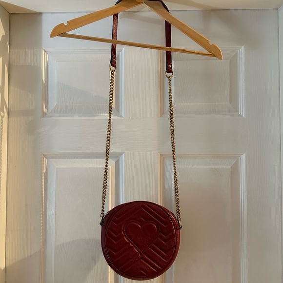 Gucci GG marmot round shoulder bag in red - Picture 8 of 8